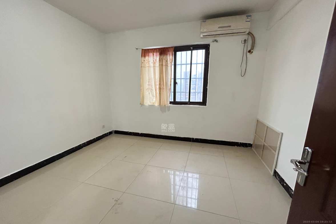 金南家园一期  4室2厅2卫    2700.0元/月 金南家园一期  4室2厅2卫    2700.0元/月室内图