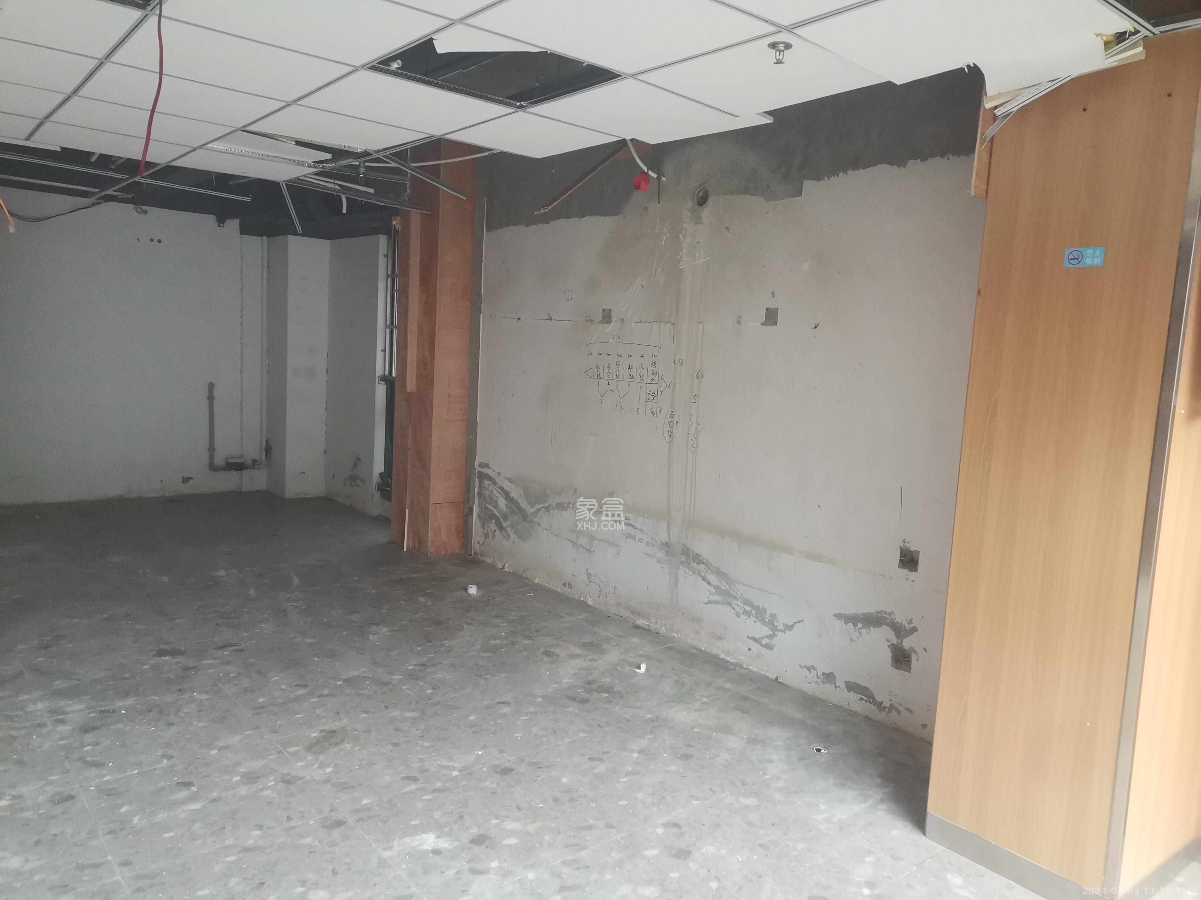 绿地中央广场   36.45㎡      15000.0元/月