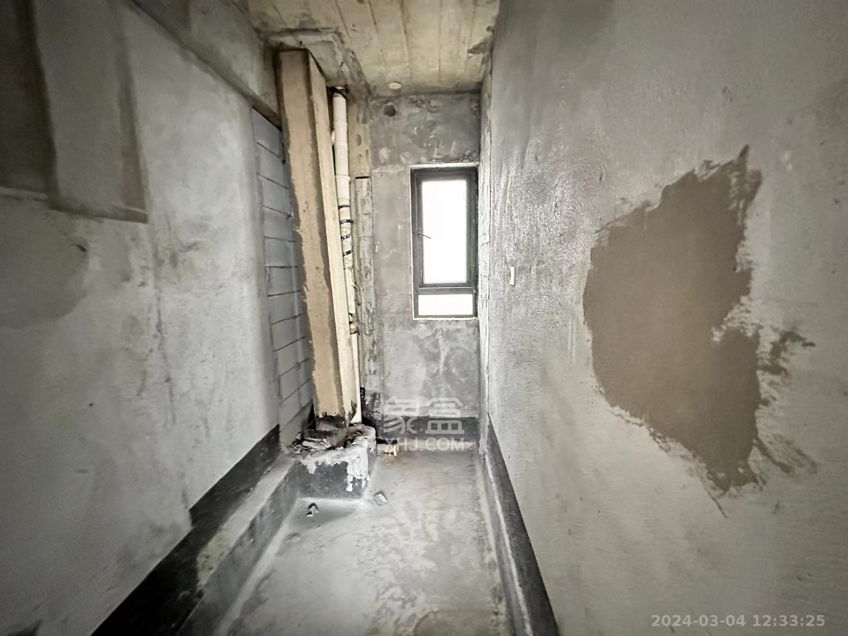 碧桂园黄金时代  5室2厅2卫   122.00万