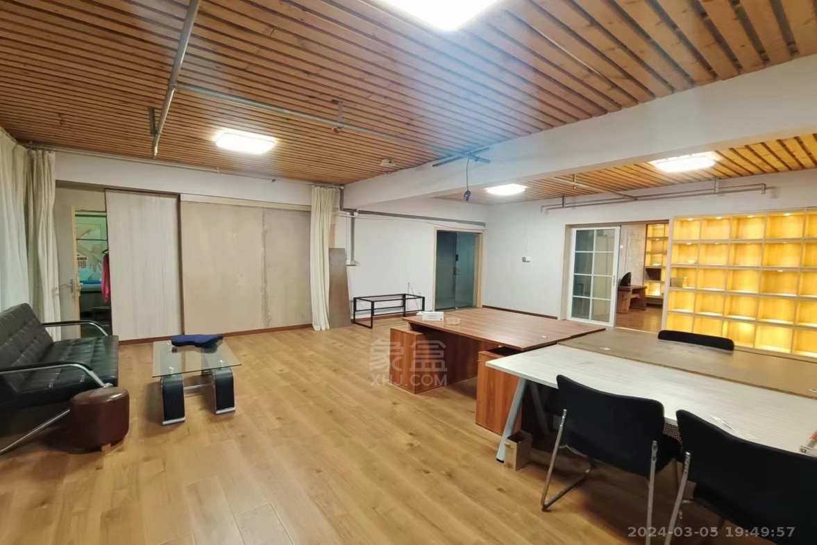 大汉希尔顿 4室2厅2卫 4000.0元/月 大汉希尔顿 4室2厅2卫 4000.0元/月室内图