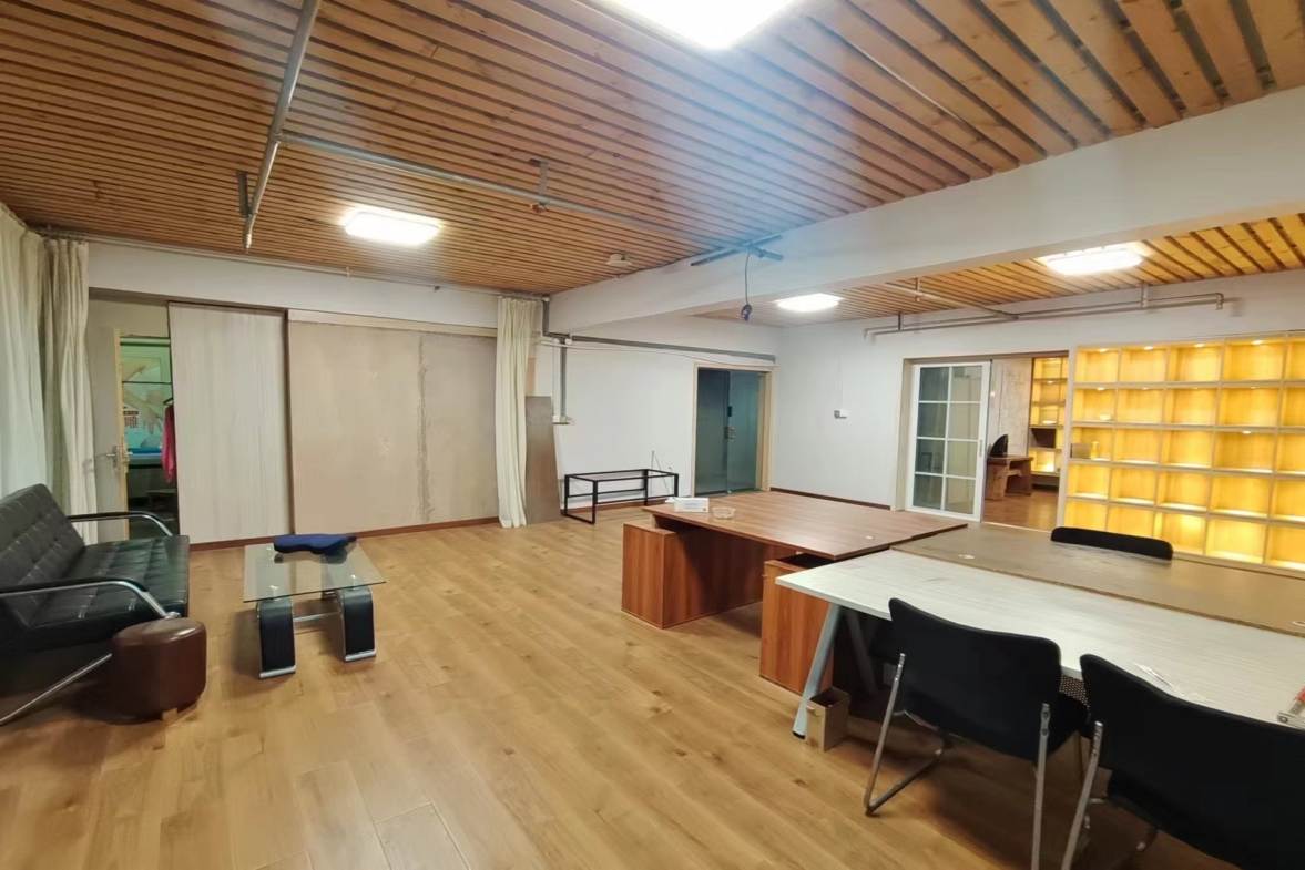 大汉希尔顿 4室2厅2卫 4000.0元/月 大汉希尔顿 4室2厅2卫 4000.0元/月户型图