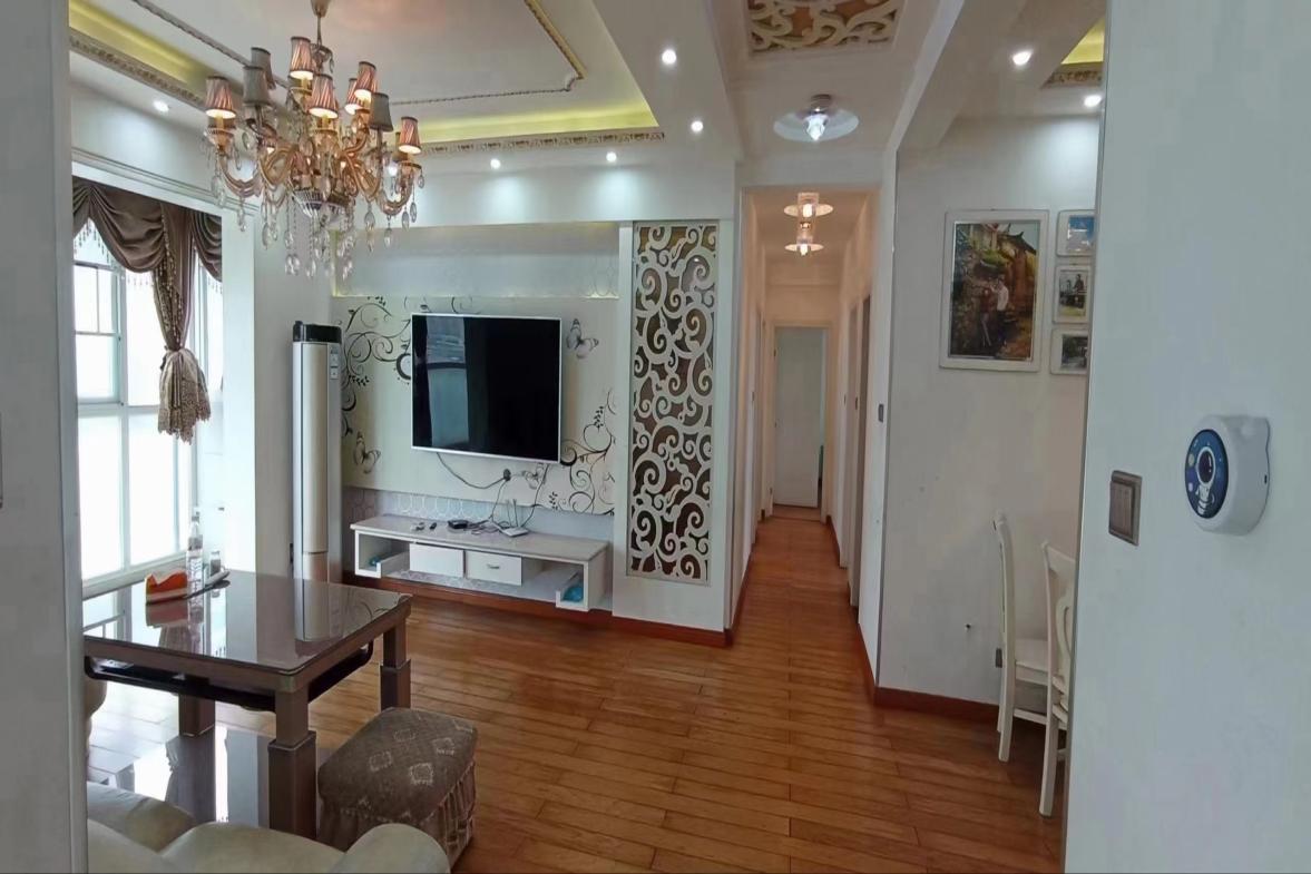 建设鑫苑  4室2厅2卫    81.8万 建设鑫苑  4室2厅2卫    81.8万客厅