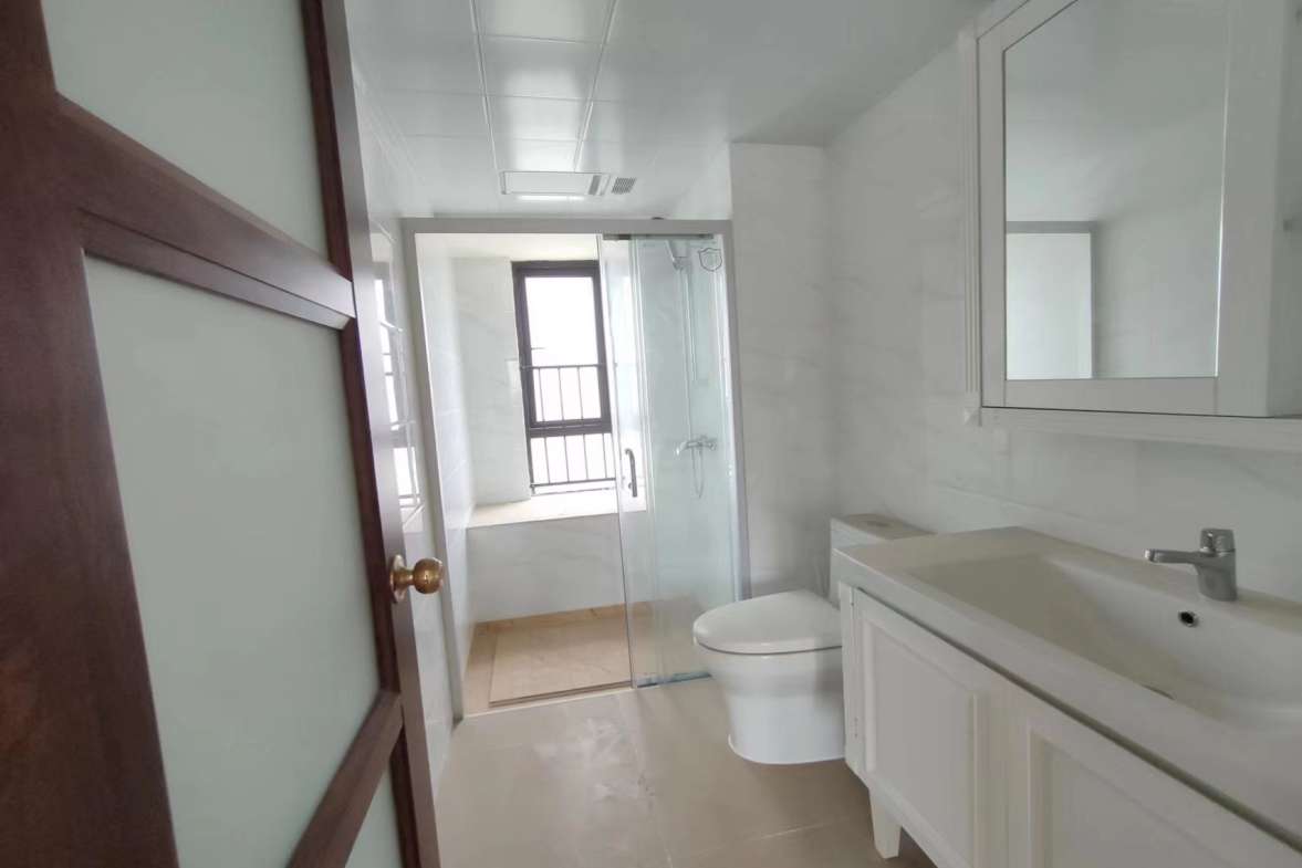 碧桂园娄星府  5室2厅1卫    155.0万 碧桂园娄星府  5室2厅1卫    155.0万客厅