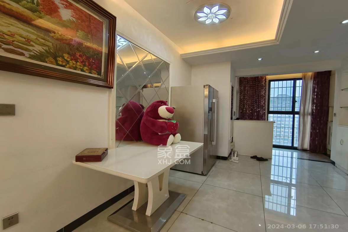 翡翠云天  3室2厅1卫    2300.0元/月室内图