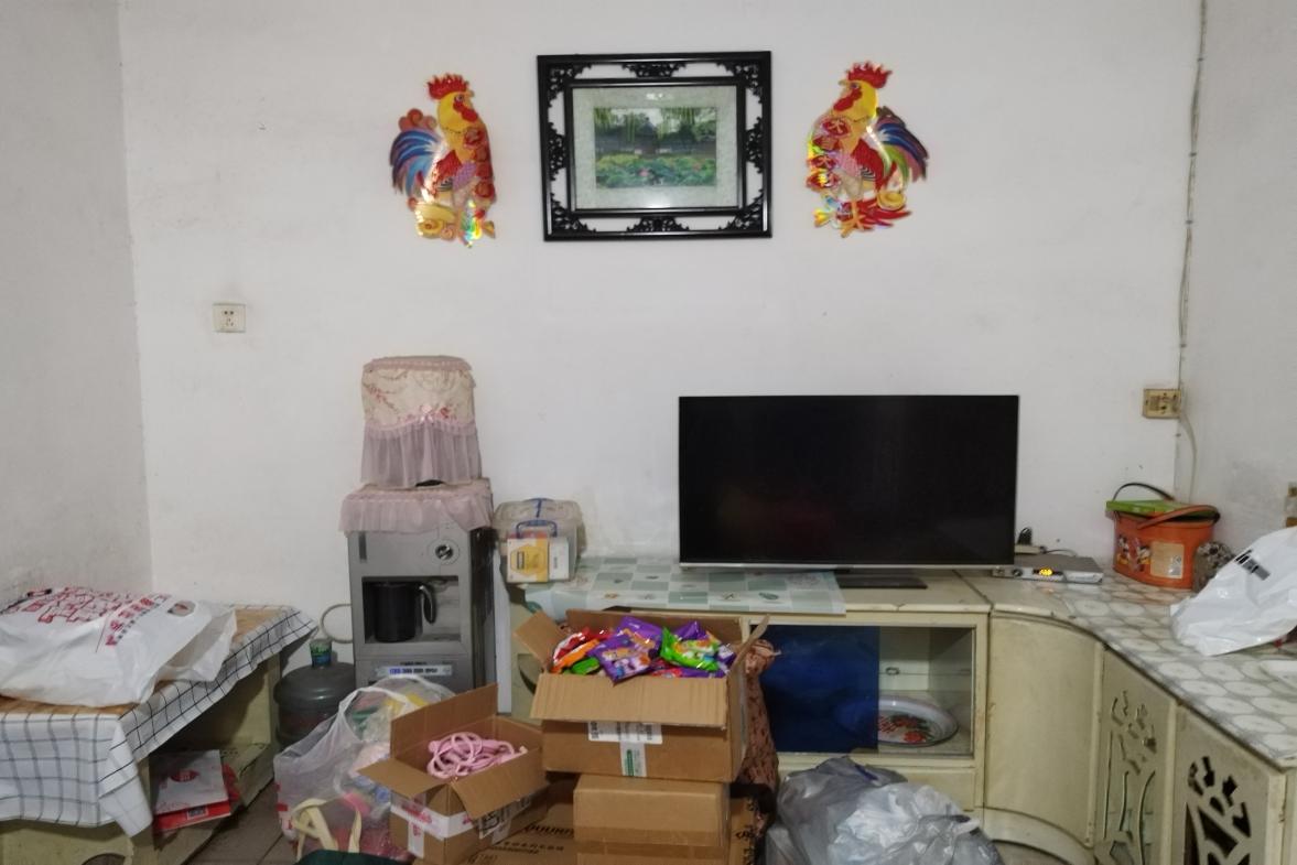 针织厂家属楼(新星南路)  4室1厅1卫    1000.0元/月室内图1