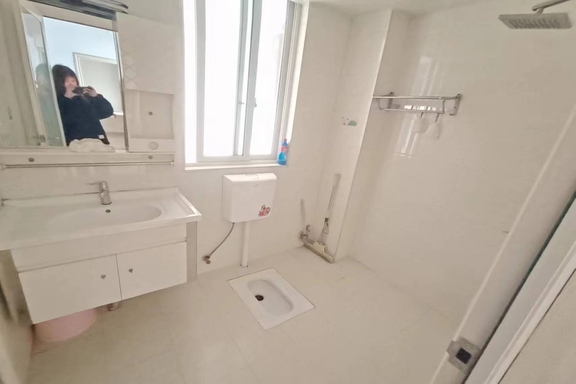 秀峰湖新岸  2室2厅1卫   1500.00元/月室内图