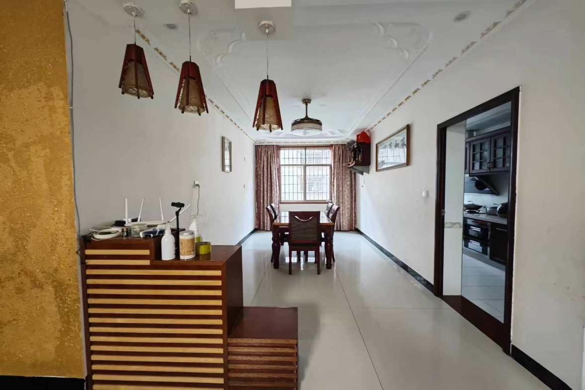 金穗家园  4室2厅2卫    81.0万客厅