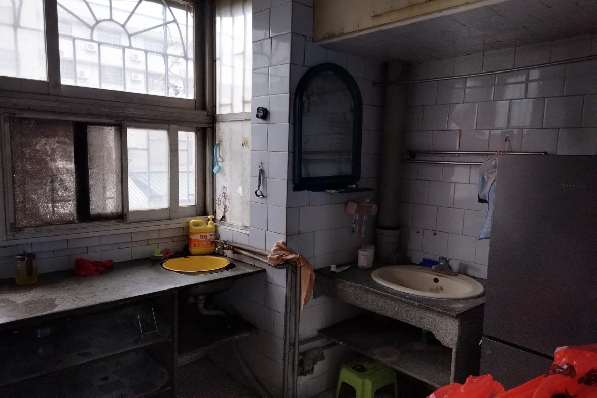 针织厂家属楼(新星南路)  4室1厅1卫    1000.0元/月室内图