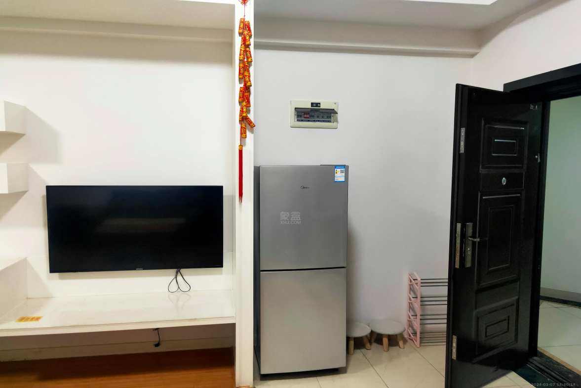 华晨御园  1室1厅1卫   1400.00元/月室内图1