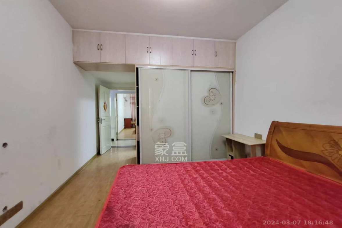 钢城公寓  3室2厅2卫   1400.00元/月室内图1