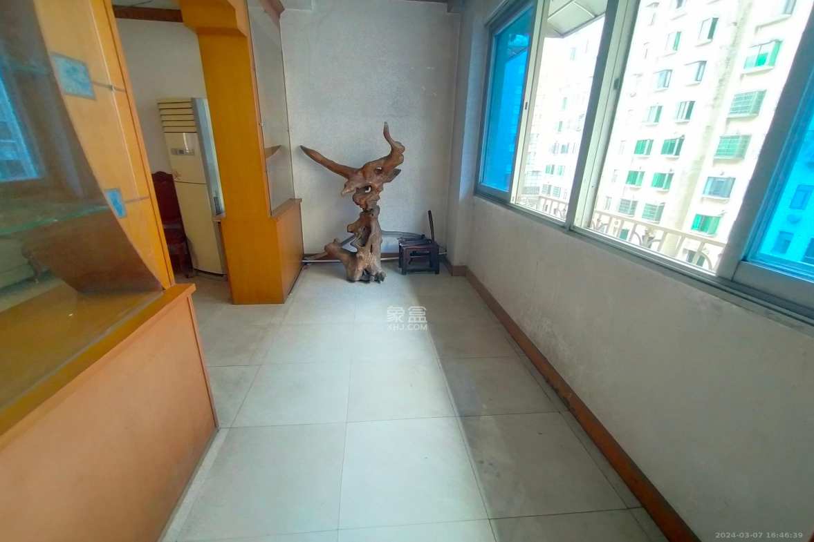 国家安全局单位房 3室2厅2卫 2200.0元/月 国家安全局单位房 3室2厅2卫 2200.0元/月室内图