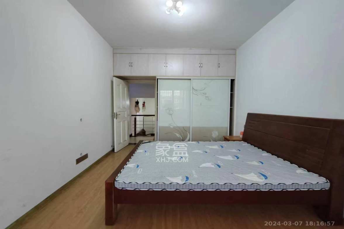 钢城公寓  3室2厅2卫   1400.00元/月室内图