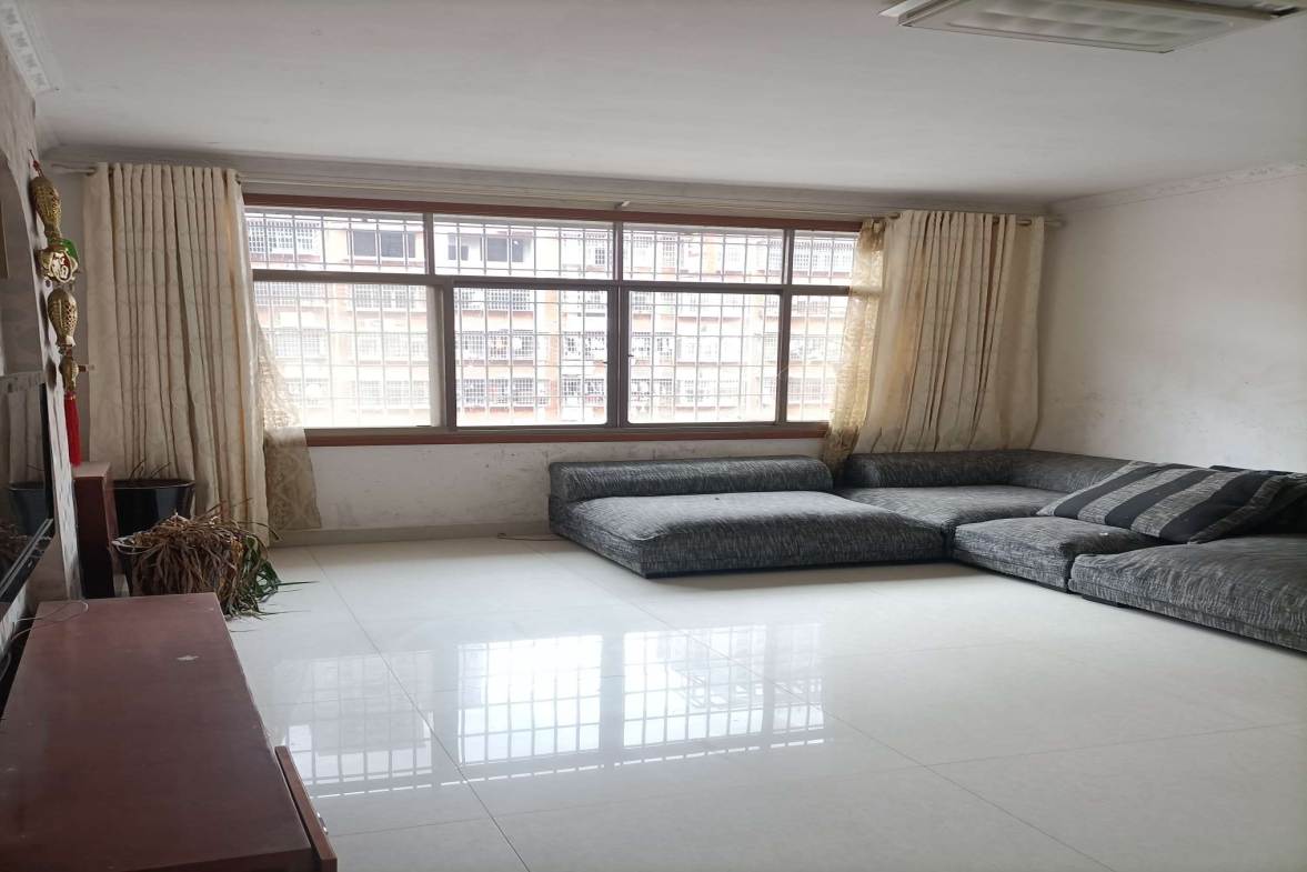 勤政小区(小科七、八、十号地)  3室2厅2卫    79.8万客厅