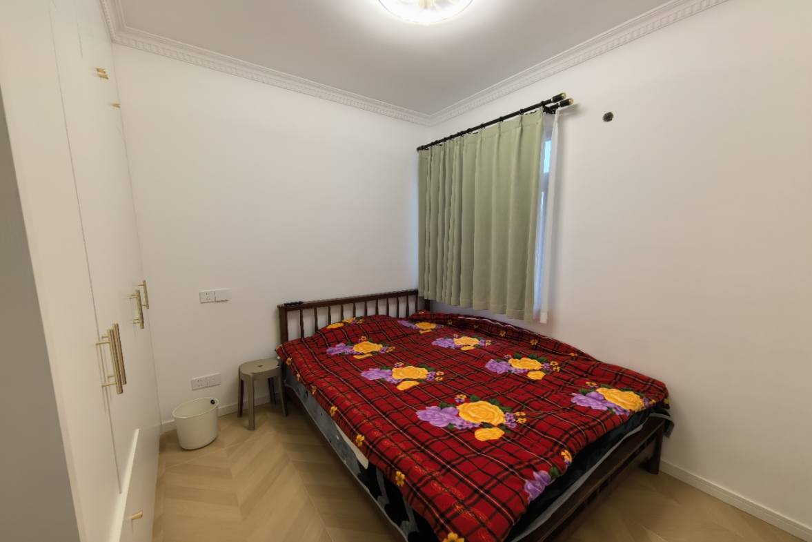 石化大院  3室2厅2卫    79.8万 石化大院  3室2厅2卫    79.8万客厅