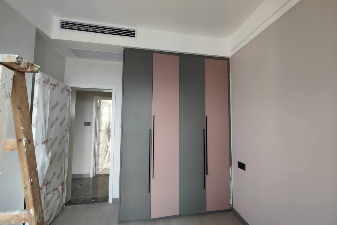 滨江名都  4室2厅2卫    90.8万 滨江名都  4室2厅2卫    90.8万客厅