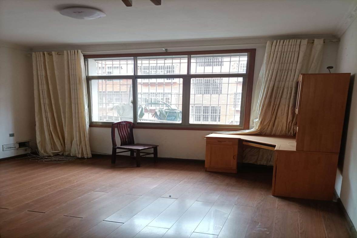 勤政小区(小科七、八、十号地)  3室2厅2卫    79.8万客厅