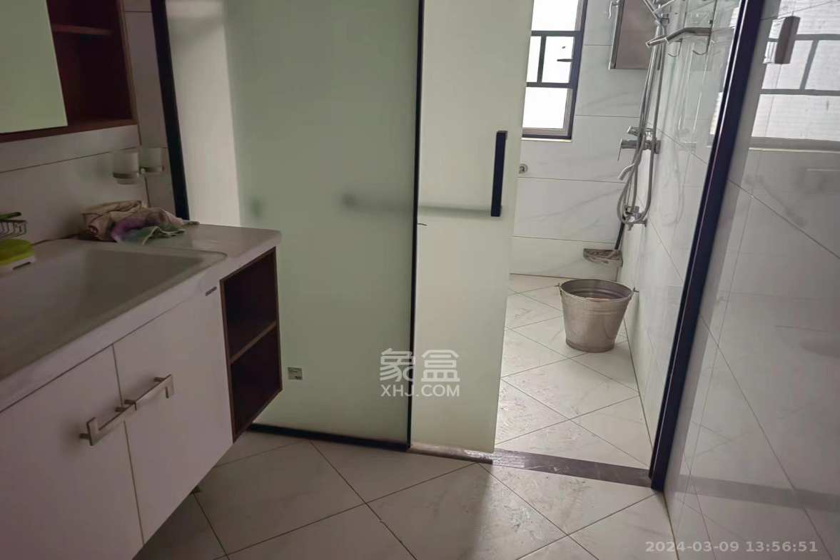 和美星城  4室2厅2卫    3200.0元/月 和美星城  4室2厅2卫    3200.0元/月室内图