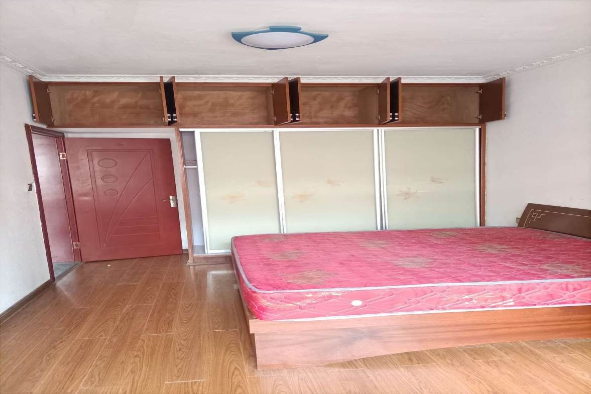 勤政小区(小科七、八、十号地)  3室2厅2卫    79.8万客厅