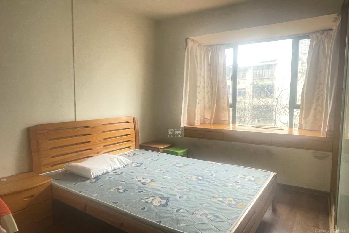山水花都  1室1厅1卫   1600.00元/月室内图