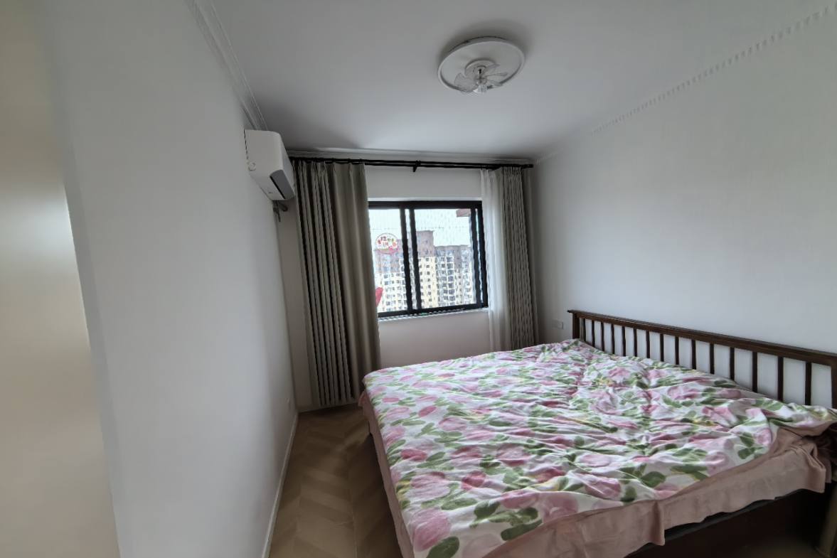 石化大院  3室2厅2卫    79.8万 石化大院  3室2厅2卫    79.8万客厅