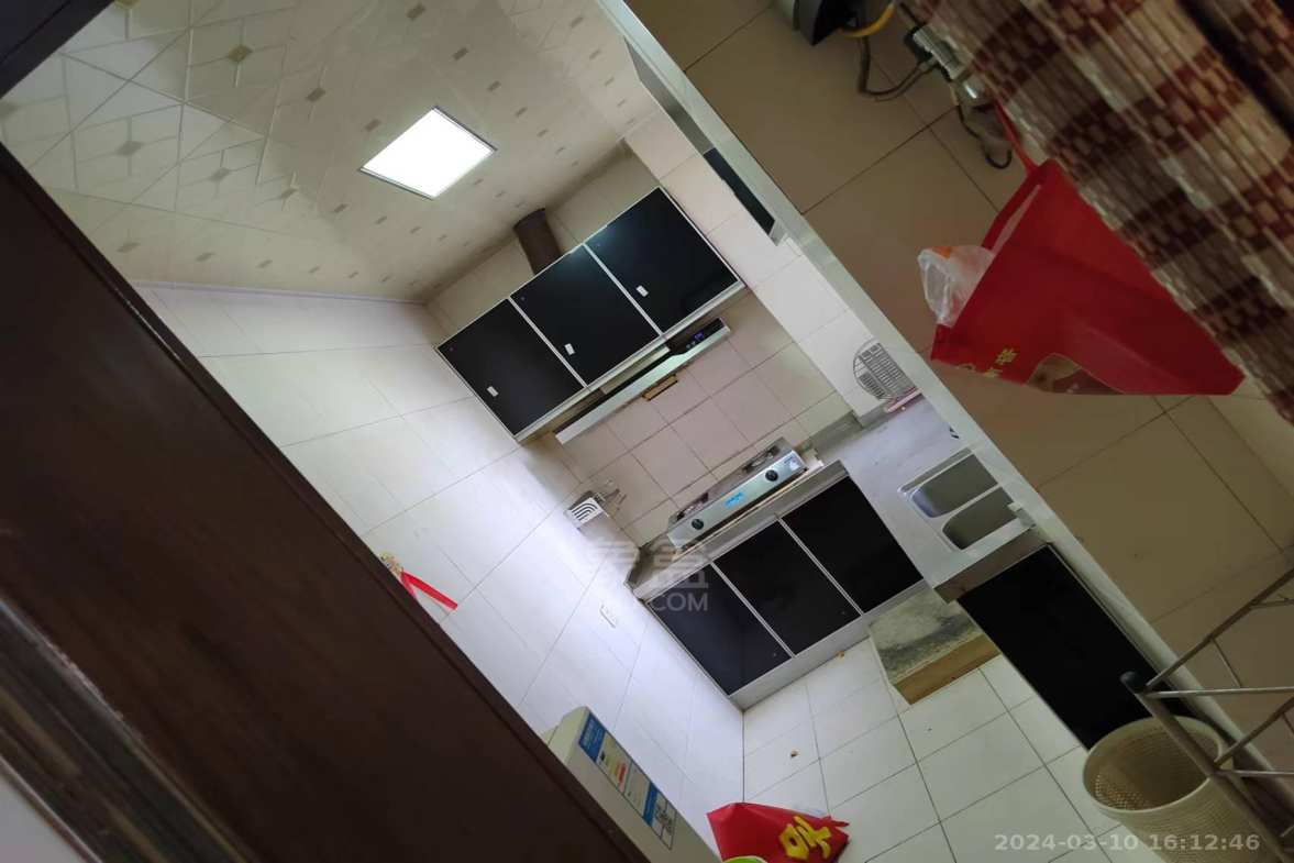 耀华大厦 3室2厅2卫 1400.0元/月 耀华大厦 3室2厅2卫 1400.0元/月室内图