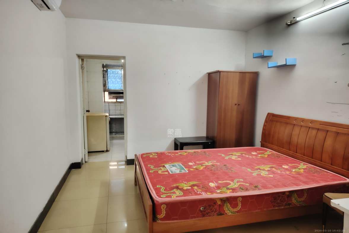 桐荫里社区 1室1厅1卫 1100.0元/月 桐荫里社区 1室1厅1卫 1100.0元/月室内图