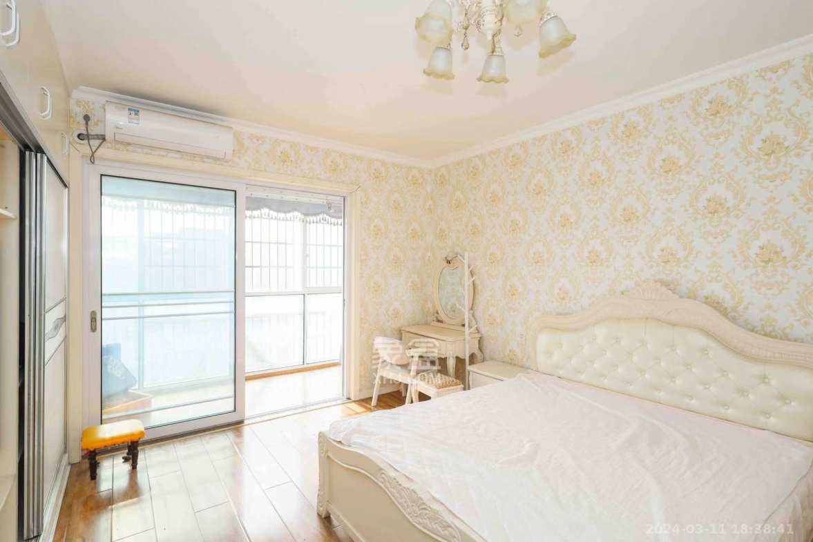 中房F联邦  4室2厅2卫    3800.0元/月 中房F联邦  4室2厅2卫    3800.0元/月室内图