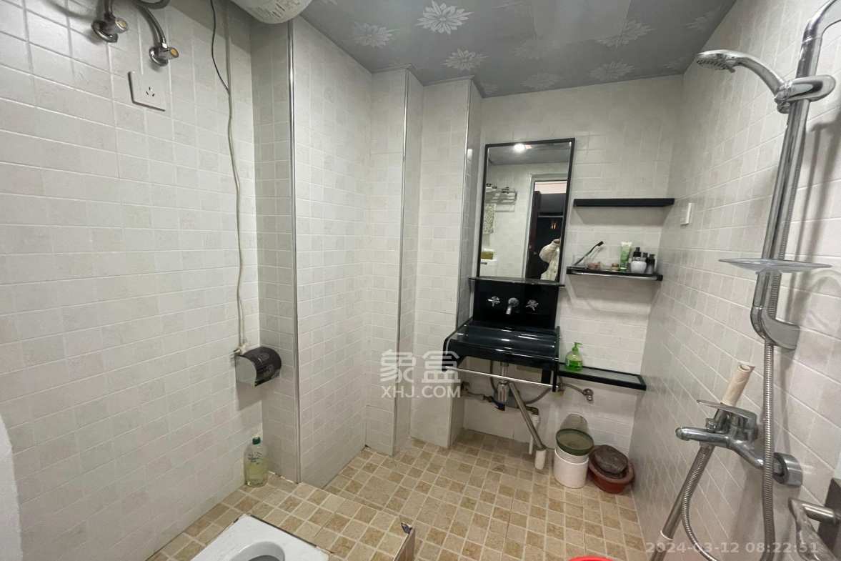 观湖公寓  1室1厅1卫    1800.0元/月室内图