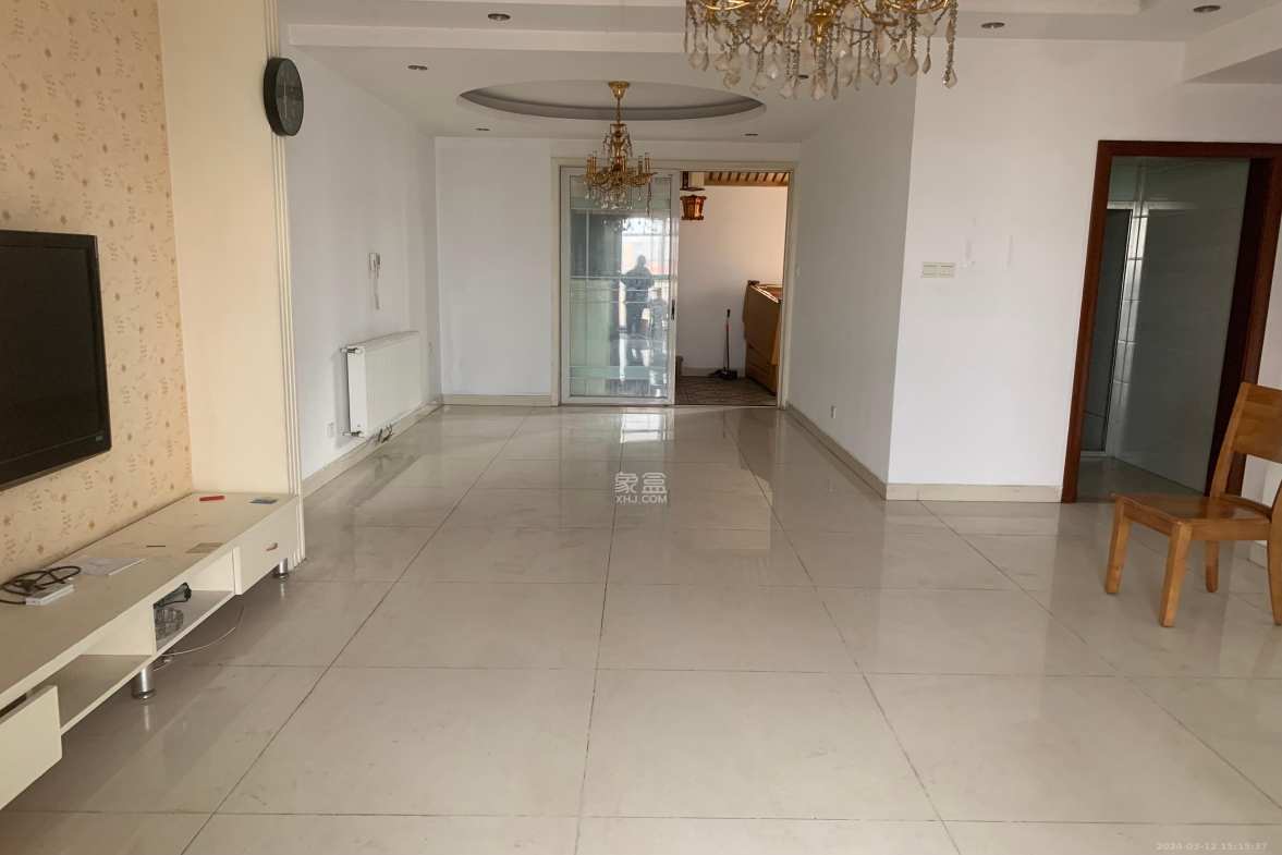 水岸天际(一期、二期) 4室2厅2卫 3200.0元/月 水岸天际(一期、二期) 4室2厅2卫 3200.0元/月室内图