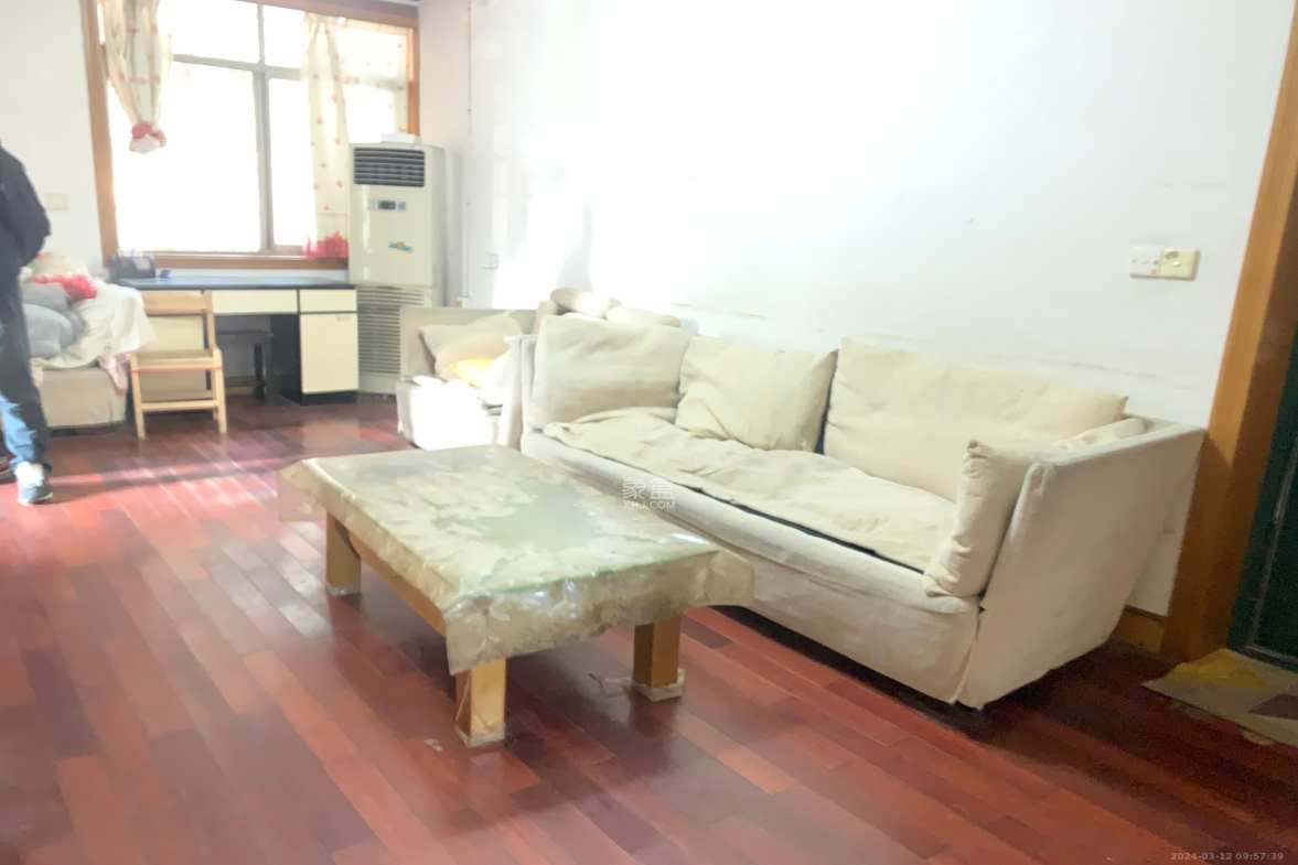 湖工家园 3室2厅1卫 2500.0元/月 湖工家园 3室2厅1卫 2500.0元/月室内图