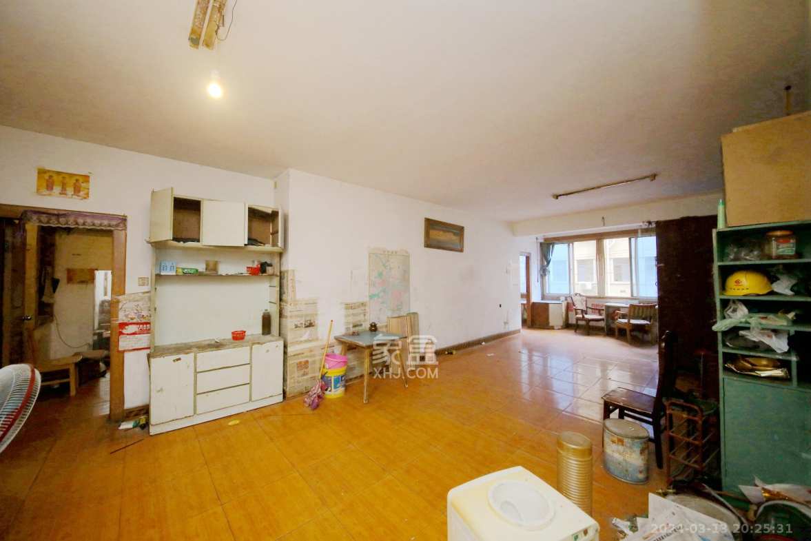 芙蓉区工商局宿舍  3室2厅2卫   1600.00元/月室内图