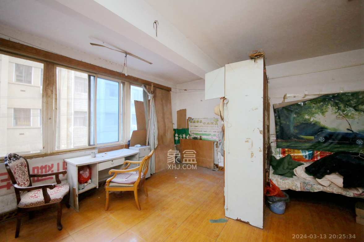 芙蓉区工商局宿舍  3室2厅2卫   1600.00元/月室内图