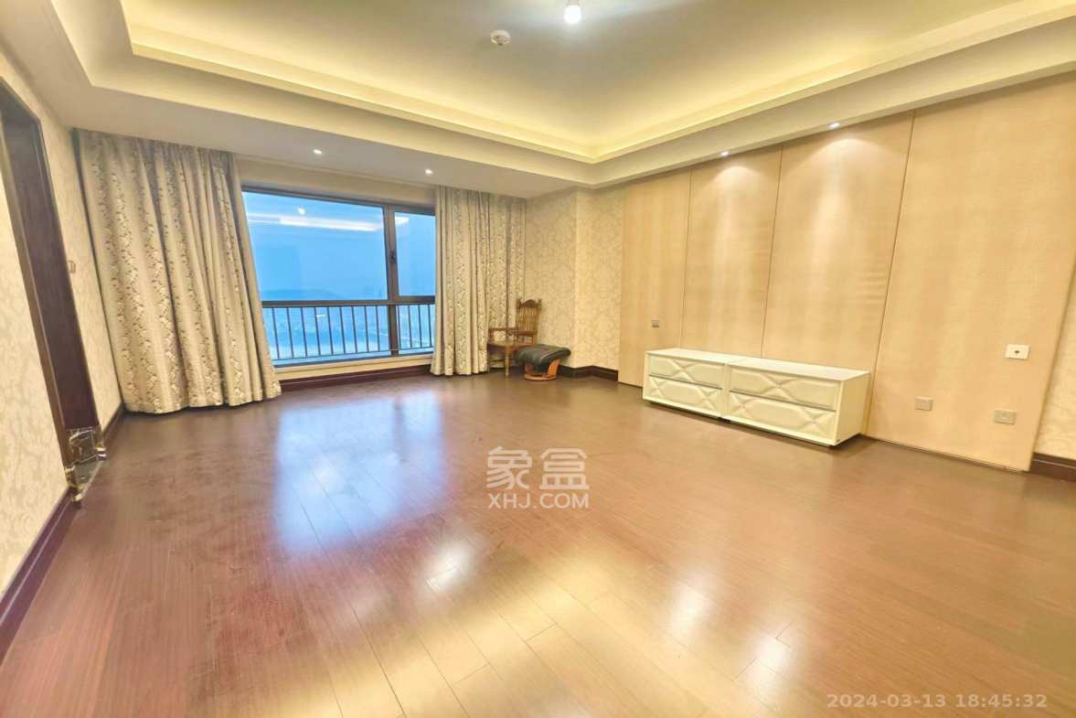 华远华中心  4室2厅1卫   8800.00元/月室内图