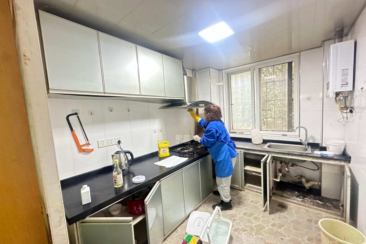 鄱阳小区  3室2厅1卫    1500.0元/月 鄱阳小区  3室2厅1卫    1500.0元/月室内图