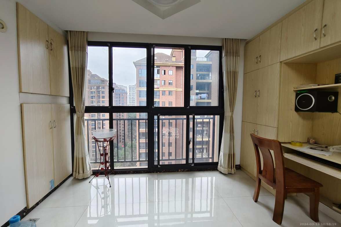 翡翠云天  3室2厅2卫    2500.0元/月室内图