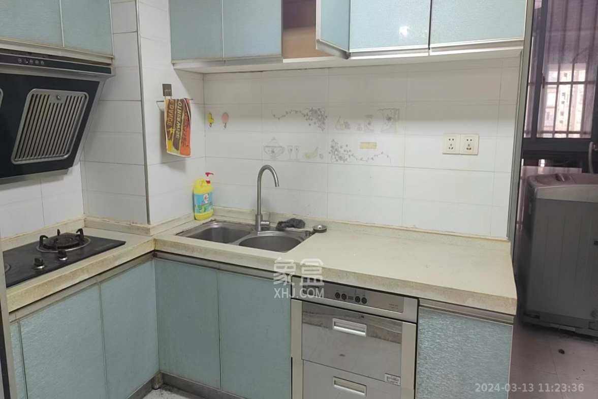 双湾国际(湘江御景花园) 3室2厅2卫 2500.0元/月 双湾国际(湘江御景花园) 3室2厅2卫 2500.0元/月室内图