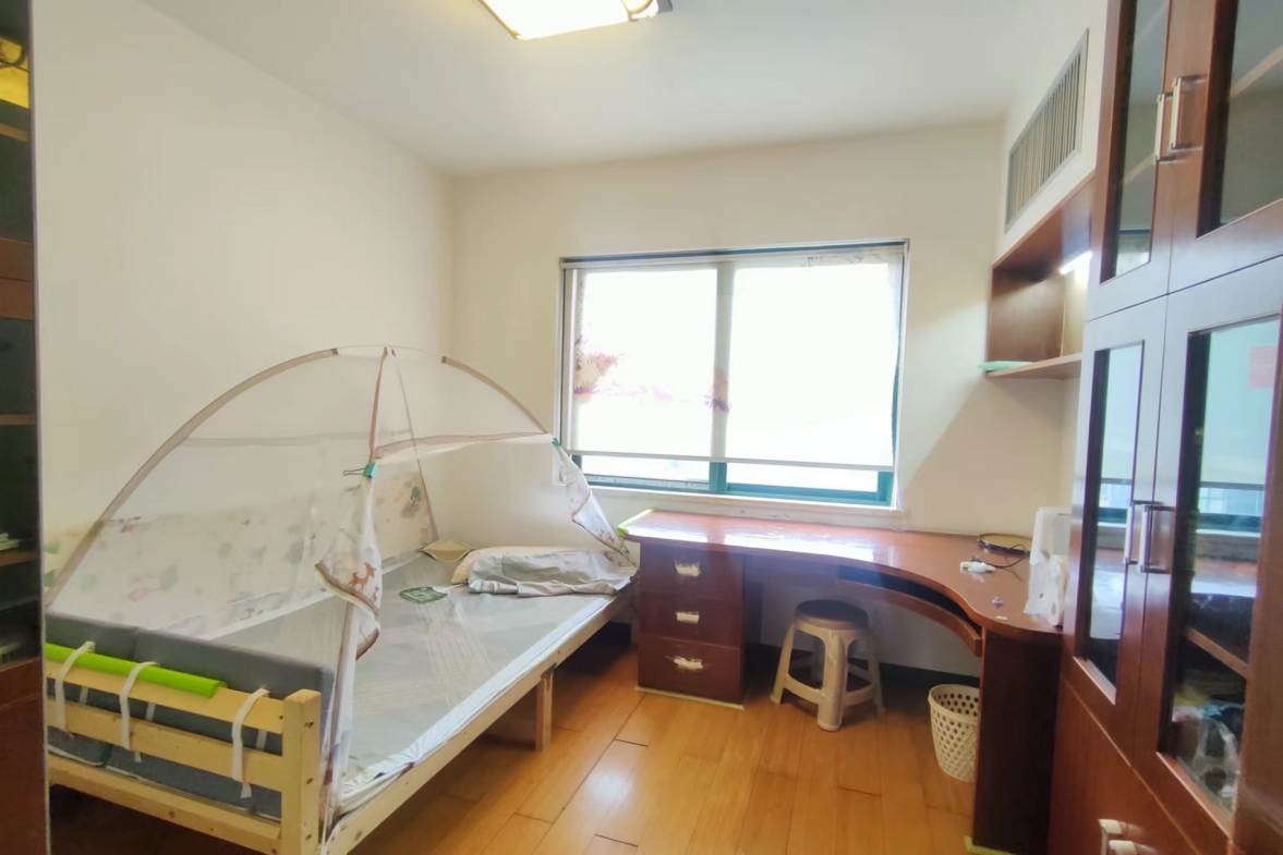 雅士林湘苑一期  3室2厅2卫   85.00万客厅