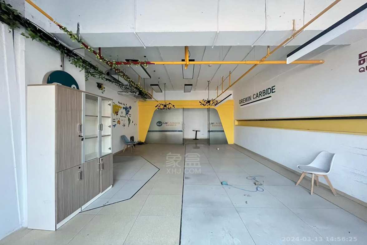 神农文化休闲街（华人街）  1室1厅0卫    3500.0元/月室内图1