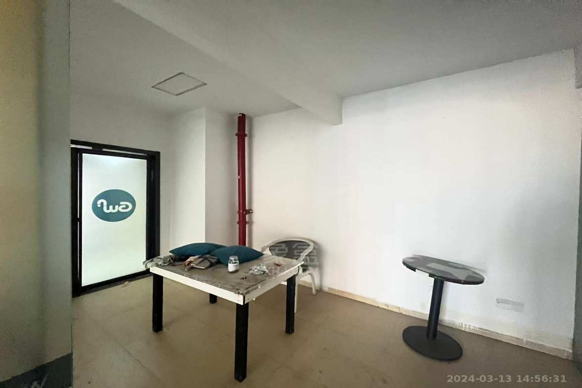 神农文化休闲街（华人街）  1室1厅0卫    3500.0元/月室内图