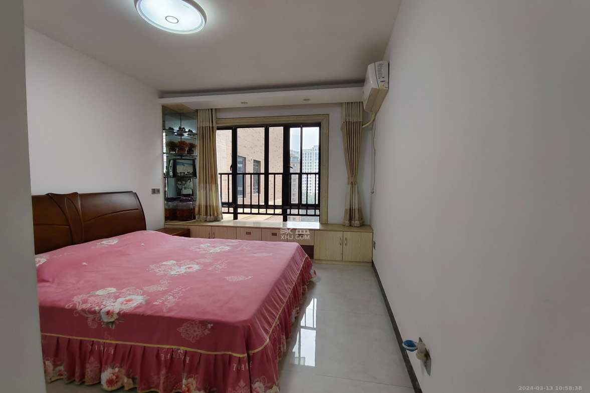 翡翠云天  3室2厅2卫    2500.0元/月室内图