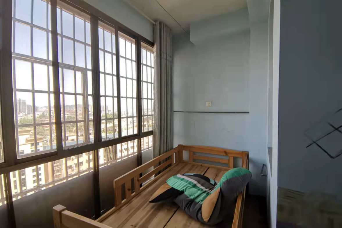 湘中园  1室1厅1卫    36.8万 湘中园  1室1厅1卫    36.8万客厅