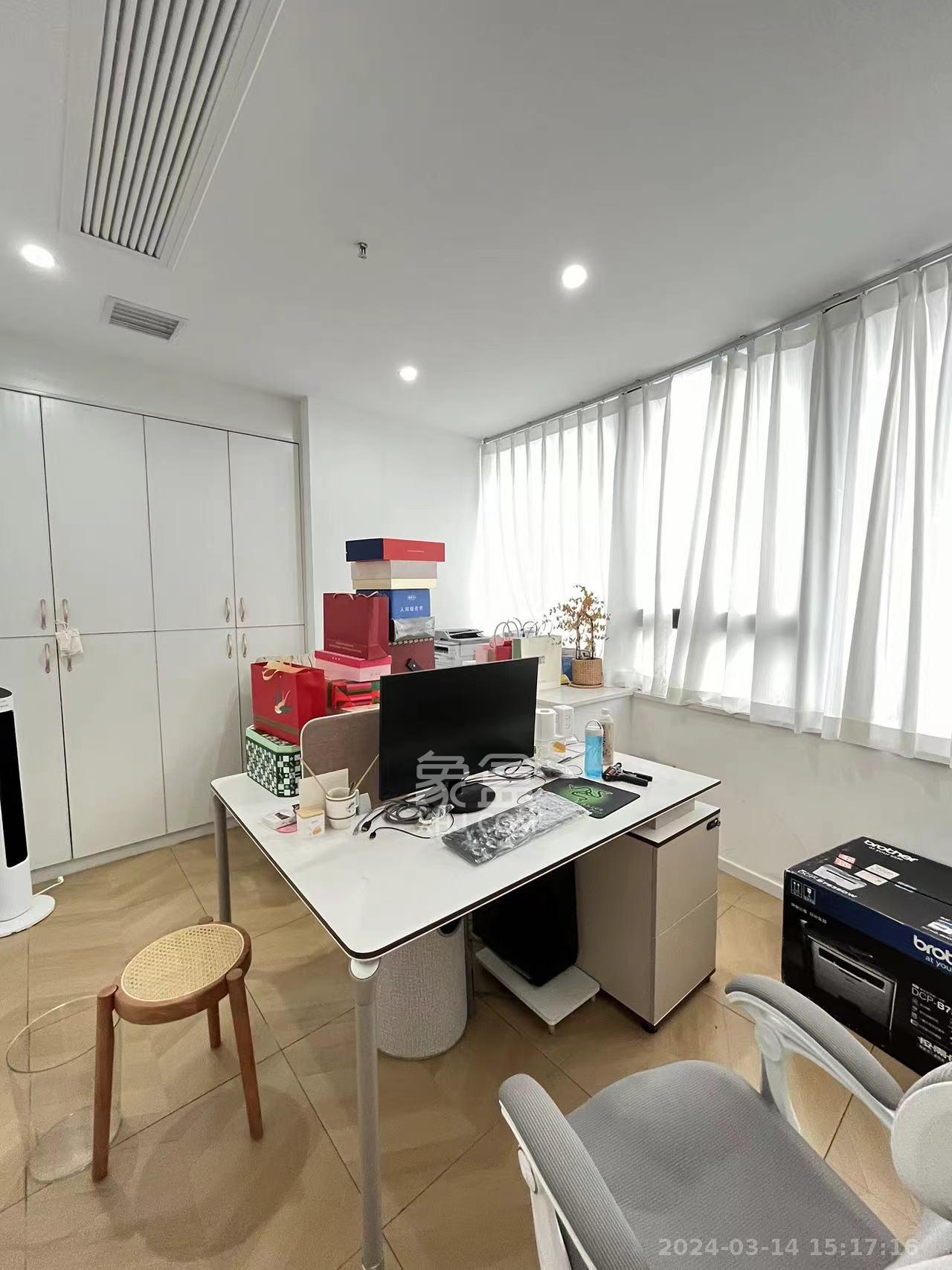 天祥水晶湾   123.0㎡      7000.0元/月室内图