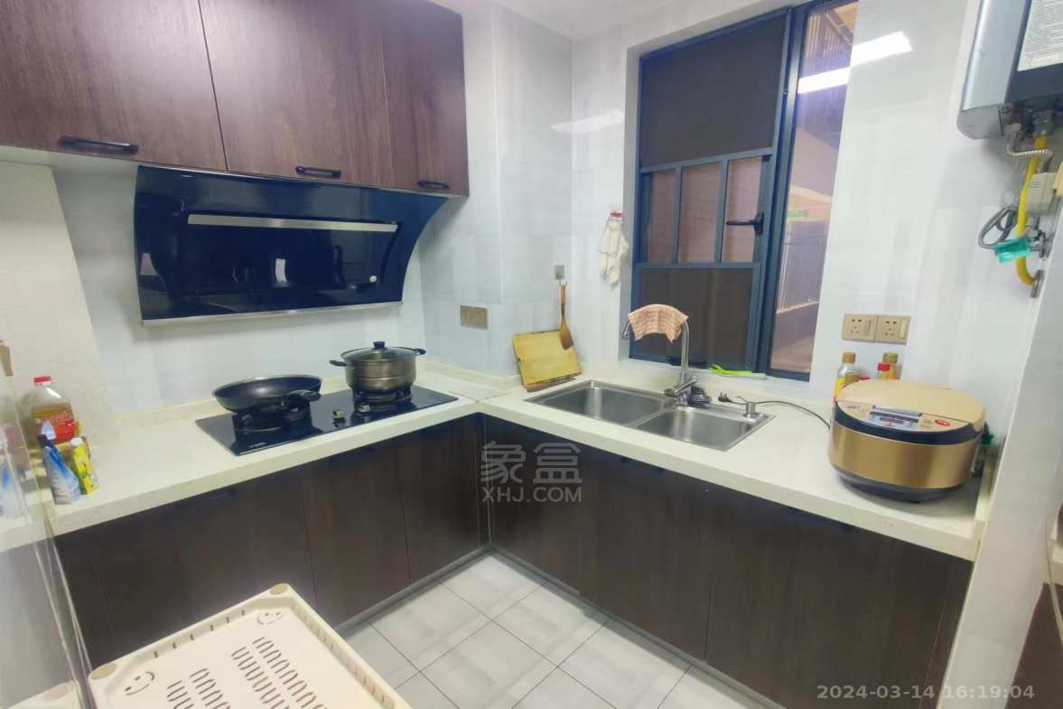 金轮翡翠名园  3室1厅1卫    1800.0元/月室内图