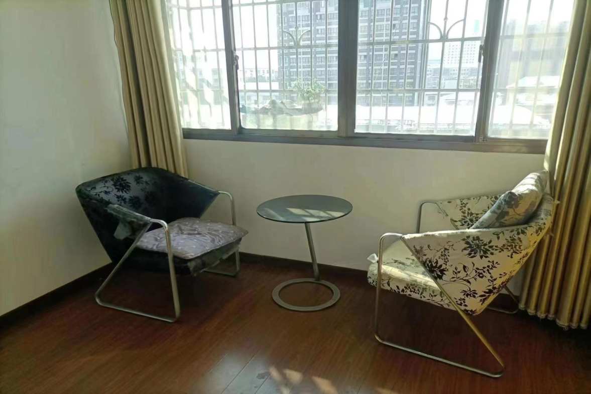 滨湖柴油机厂家属楼  3室2厅2卫   1280.00元/月室内图