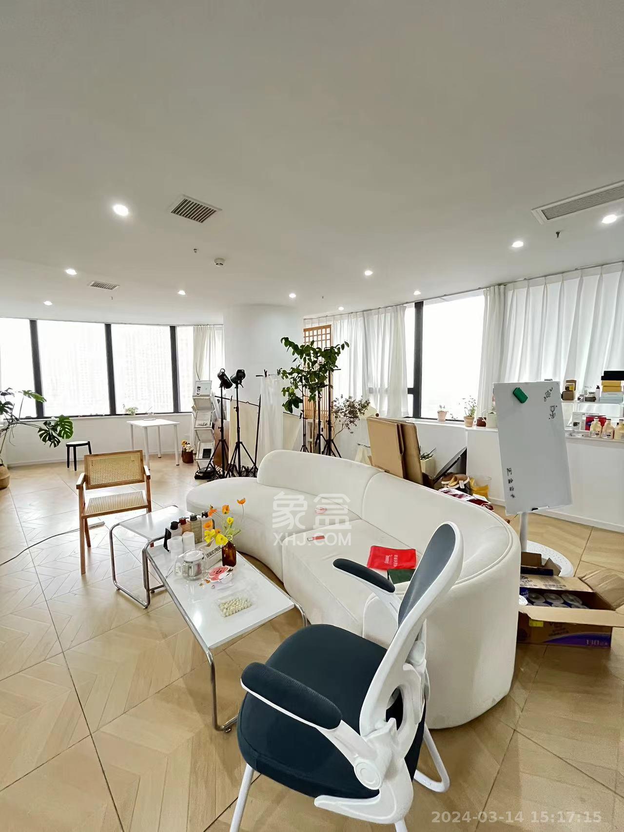 天祥水晶湾   123.0㎡      7000.0元/月室内图