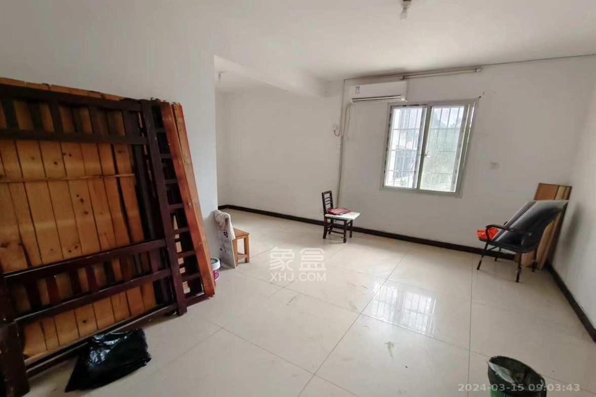 烈士公园园林局宿舍  4室2厅1卫    2200.0元/月室内图