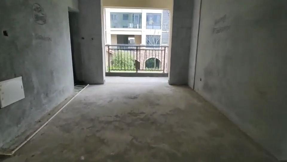 五江碧桂园城市广场 4室1厅1卫 125.00万 五江碧桂园城市广场 4室1厅1卫 125.00万客厅