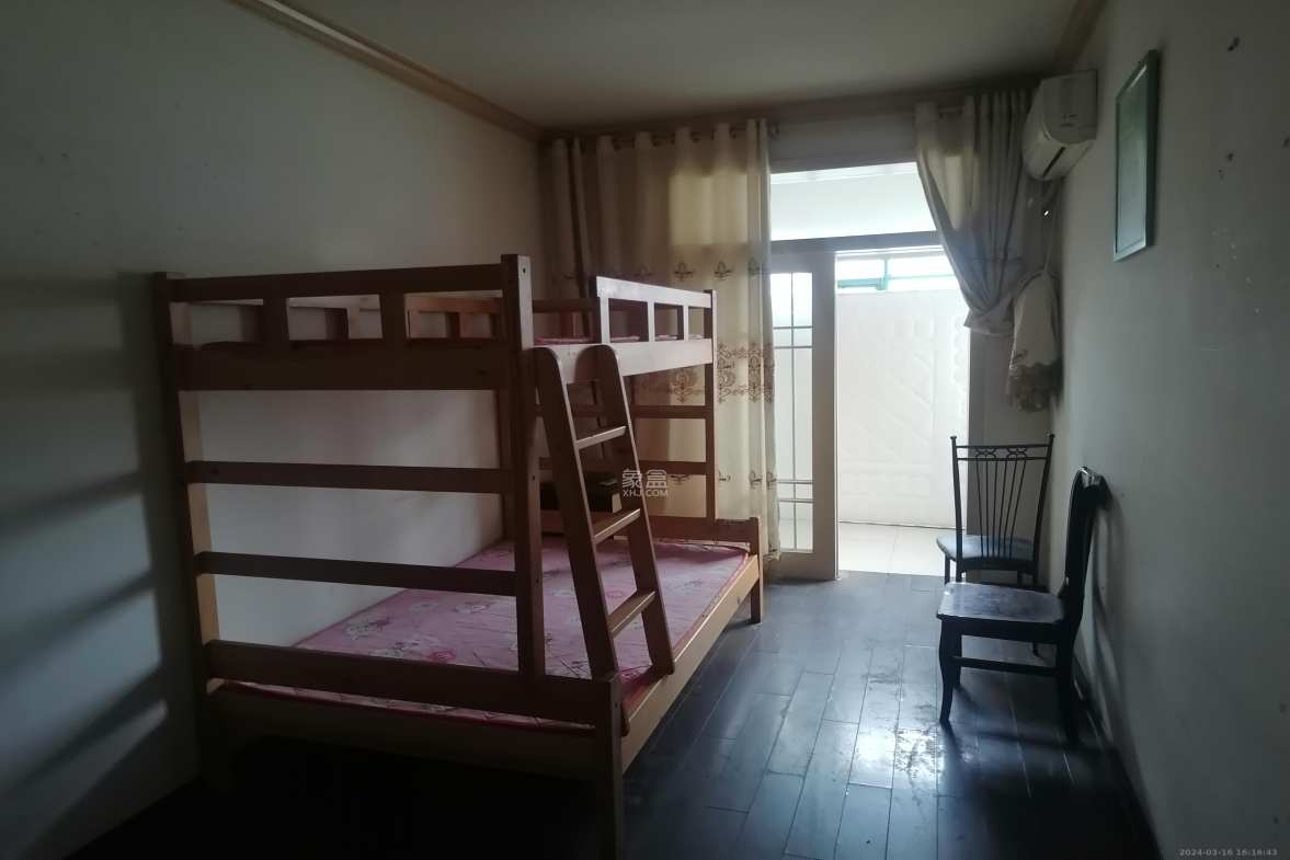 美林景园  4室2厅2卫   2600.00元/月室内图