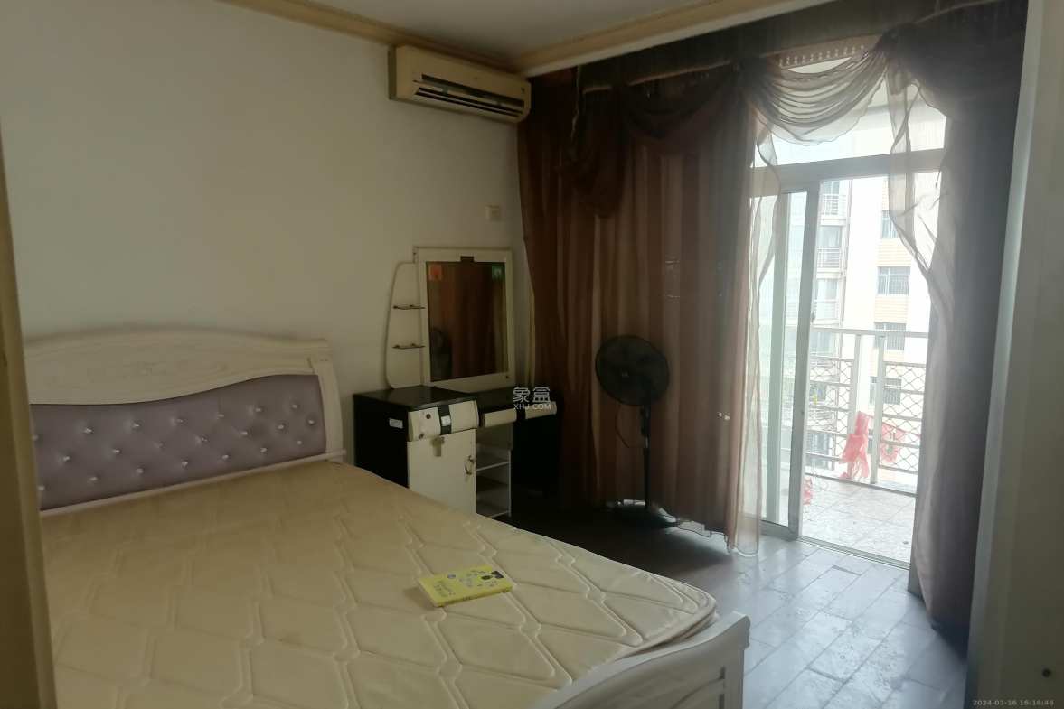 美林景园  4室2厅2卫   2600.00元/月室内图