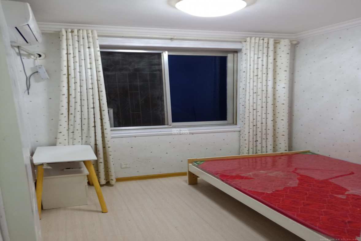 长坡社区  3室1厅1卫   2300.00元/月室内图